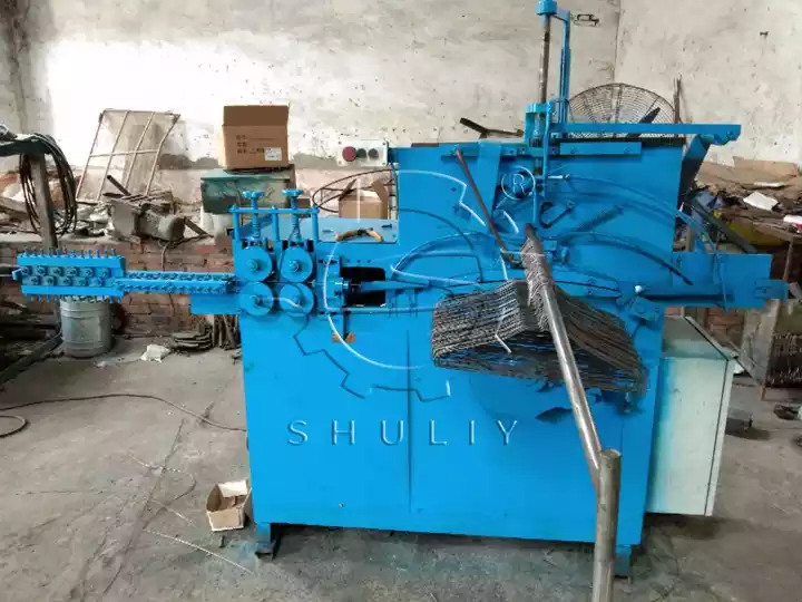 plastic wire hanger making machine