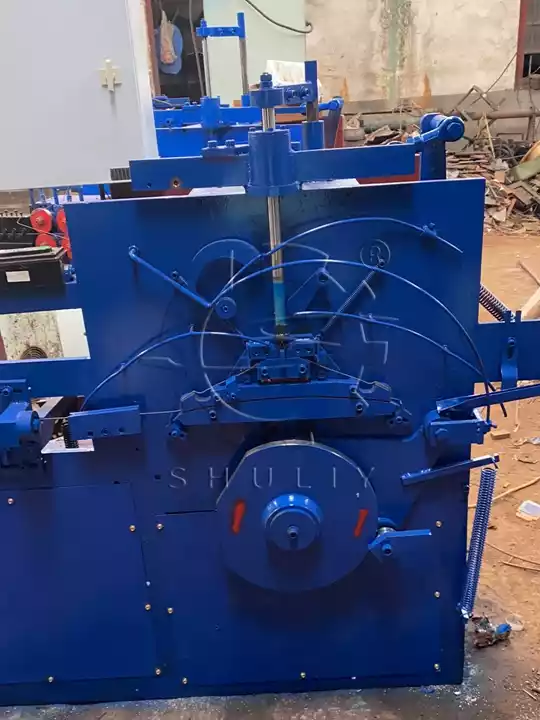машина для изготовления металлических вешалок