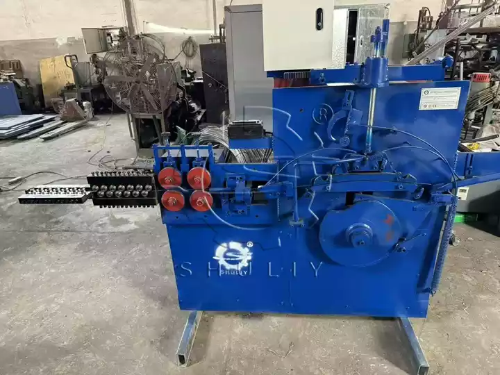 cloth hanger molding machine
