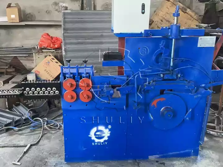 행거 제조 기계