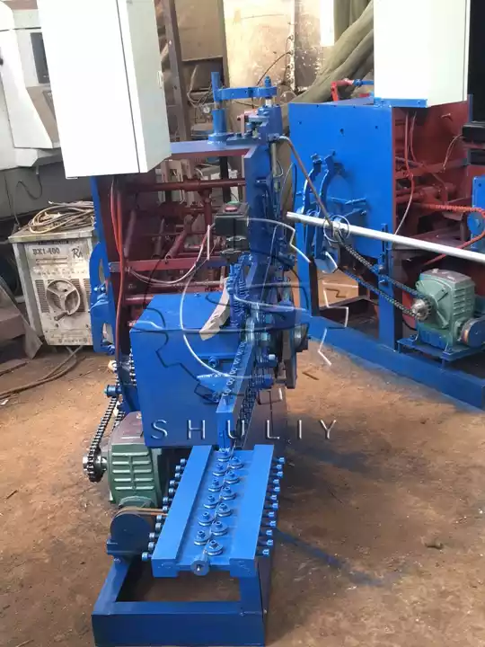 Maschine zur Herstellung von Drahtbügeln