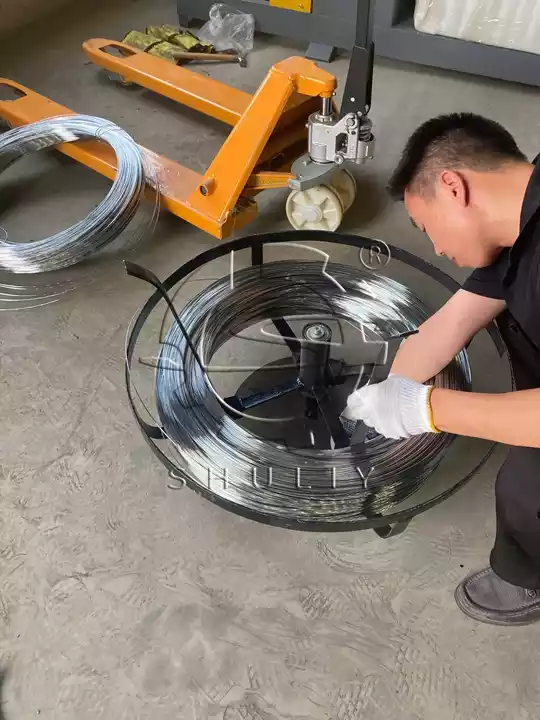 ワイヤーハンガーの原材料