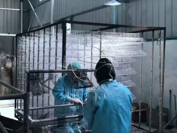 Cintres en fil enduits de poudre